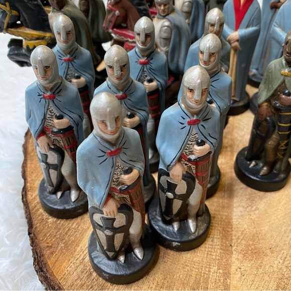 Vintage 1973 Alberta’s Molds Inc 32 Piece Hand Painted Ceramic Chess Set - Picture 2 of 16